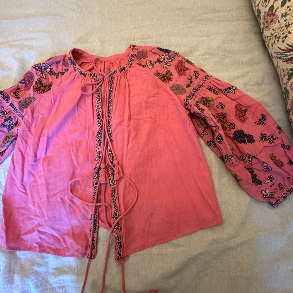 Adorable Vintage Pink Embroidered Floral Balloon Sleeve top/ jacket, size small